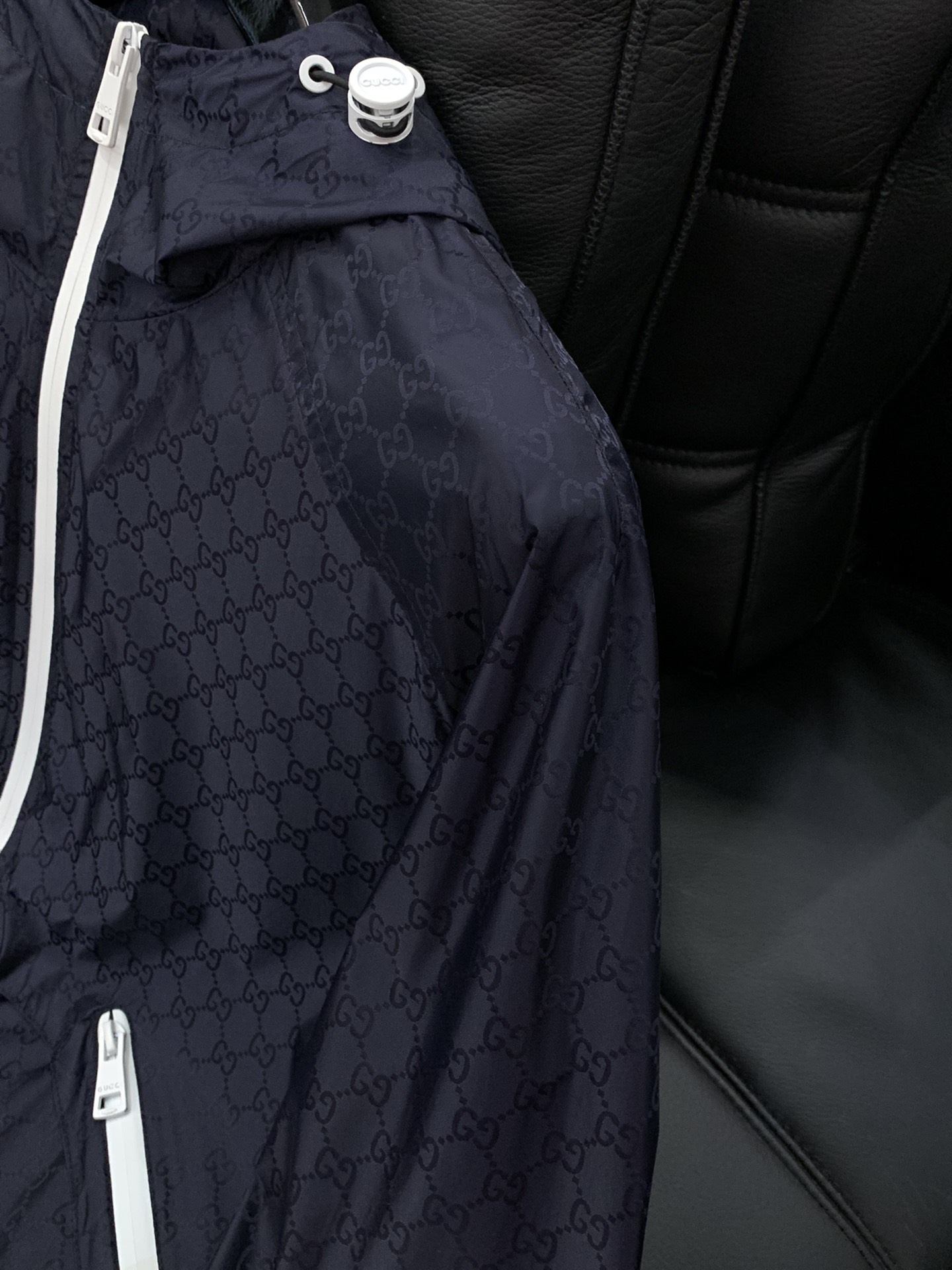 ，Gucci 古驰，2025秋季最新款，专柜同步有售，原单狠货，时尚休闲夹克外套，上身很有特点！吸睛而有