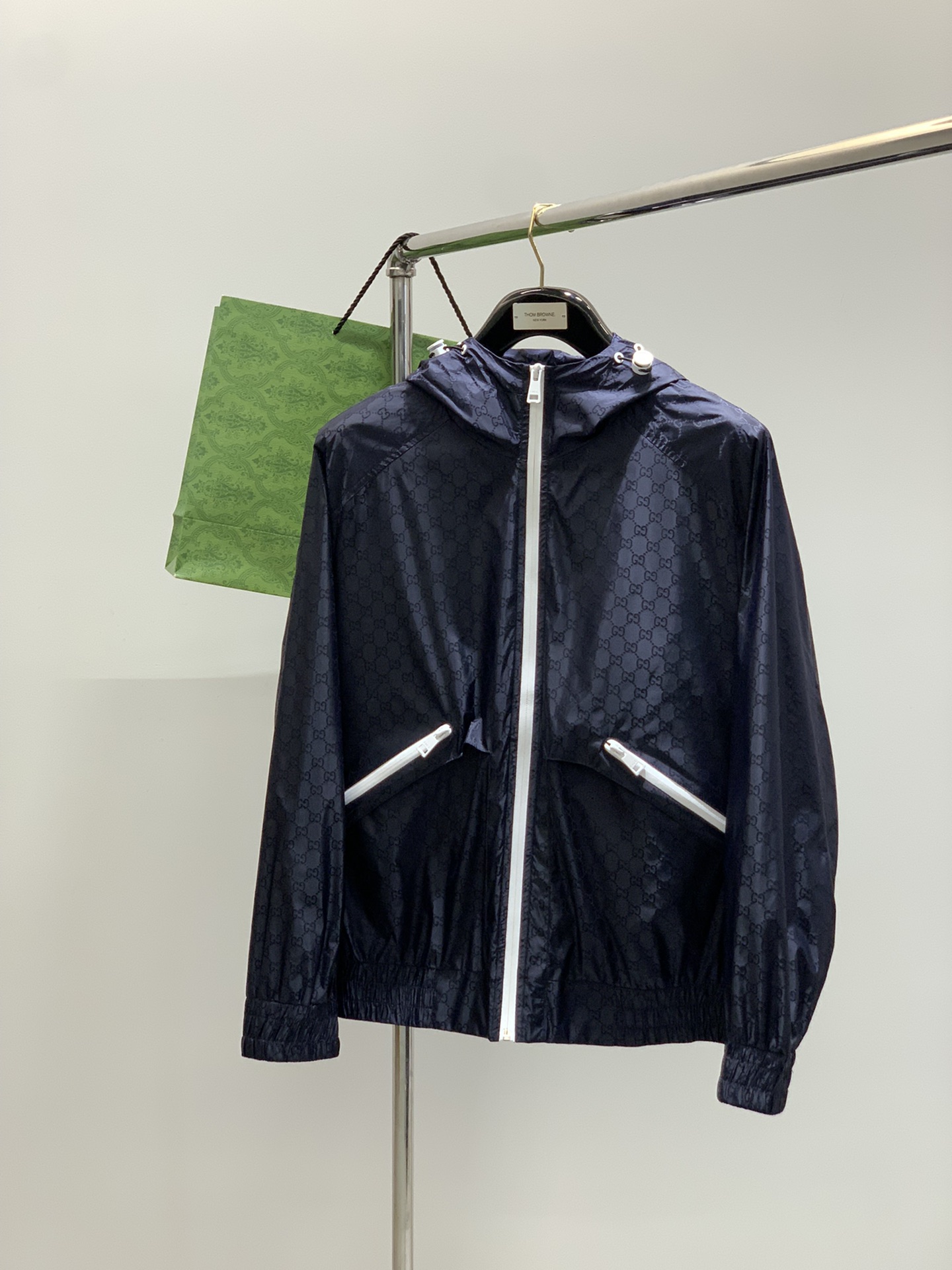 ，Gucci 古驰，2025秋季最新款，专柜同步有售，原单狠货，时尚休闲夹克外套，上身很有特点！吸睛而有