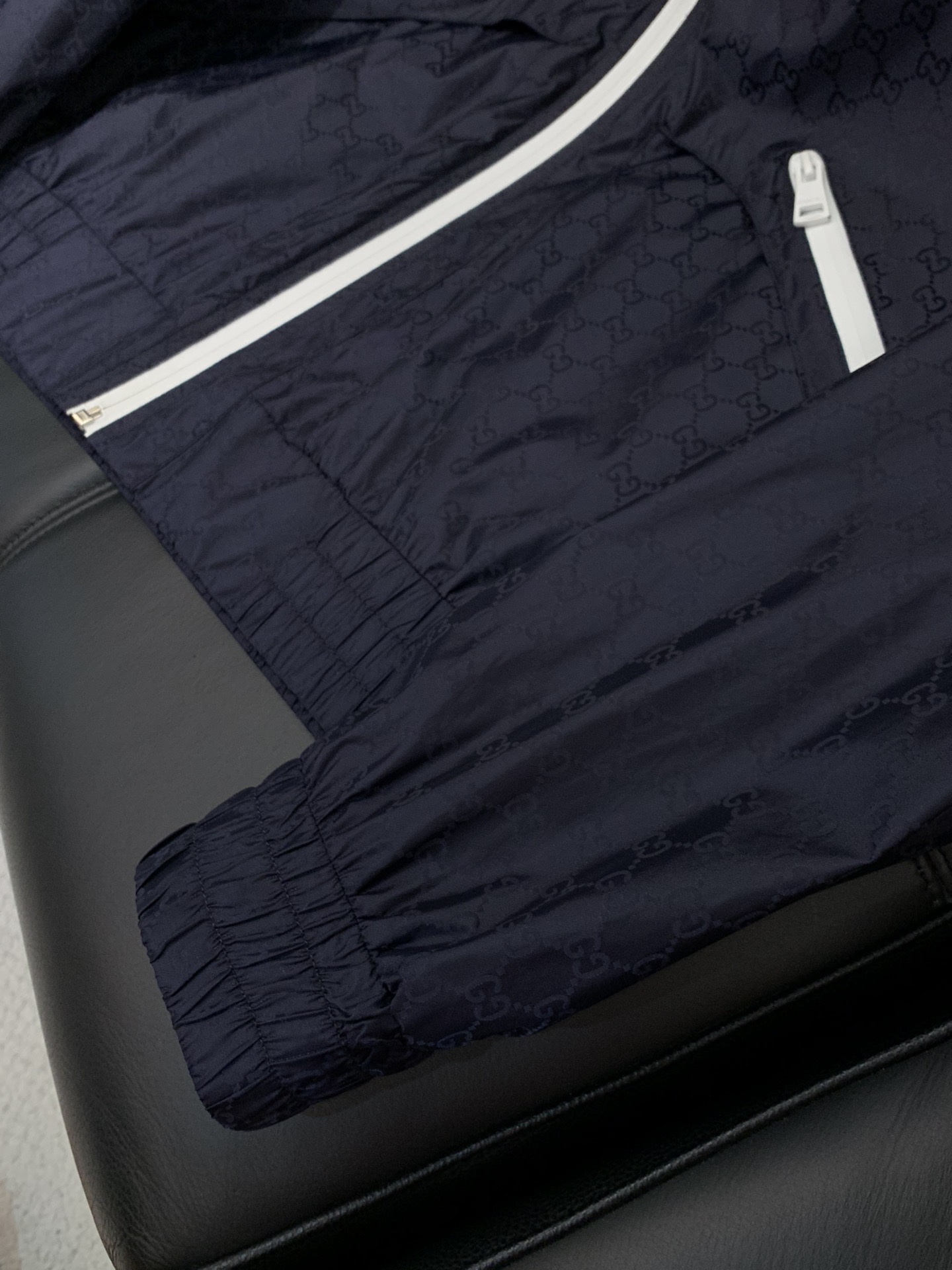 ，Gucci 古驰，2025秋季最新款，专柜同步有售，原单狠货，时尚休闲夹克外套，上身很有特点！吸睛而有