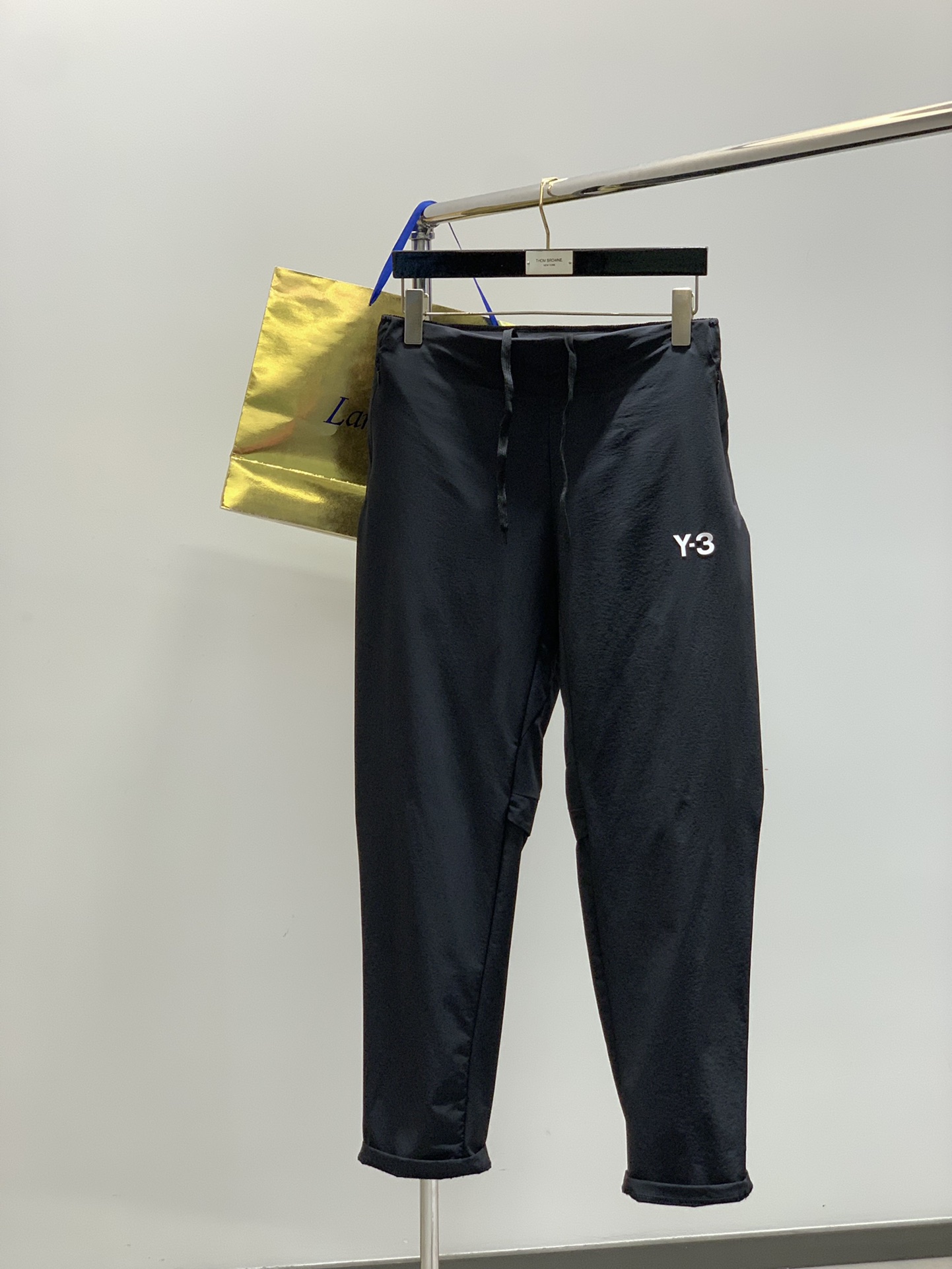 ，Y-3 山本耀司，2025秋季最新品，专柜同步有售，原单狠货，时尚休闲裤，进口原版面料，舒适度极佳，经