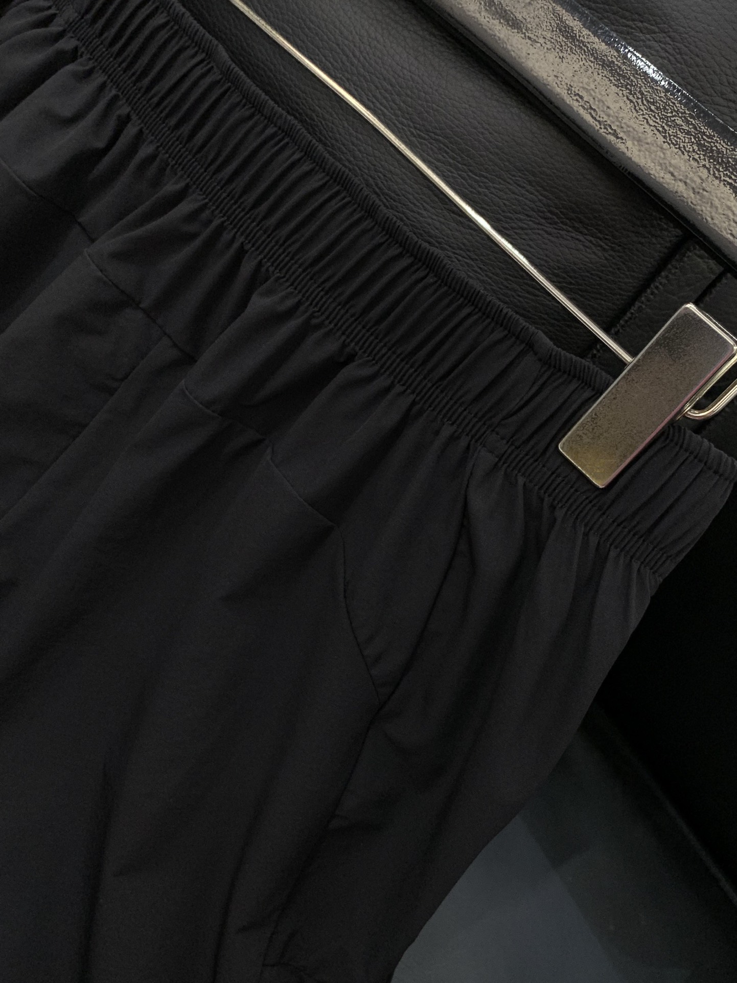 ，Y-3 山本耀司，2025秋季最新品，专柜同步有售，原单狠货，时尚休闲裤，进口原版面料，舒适度极佳，经