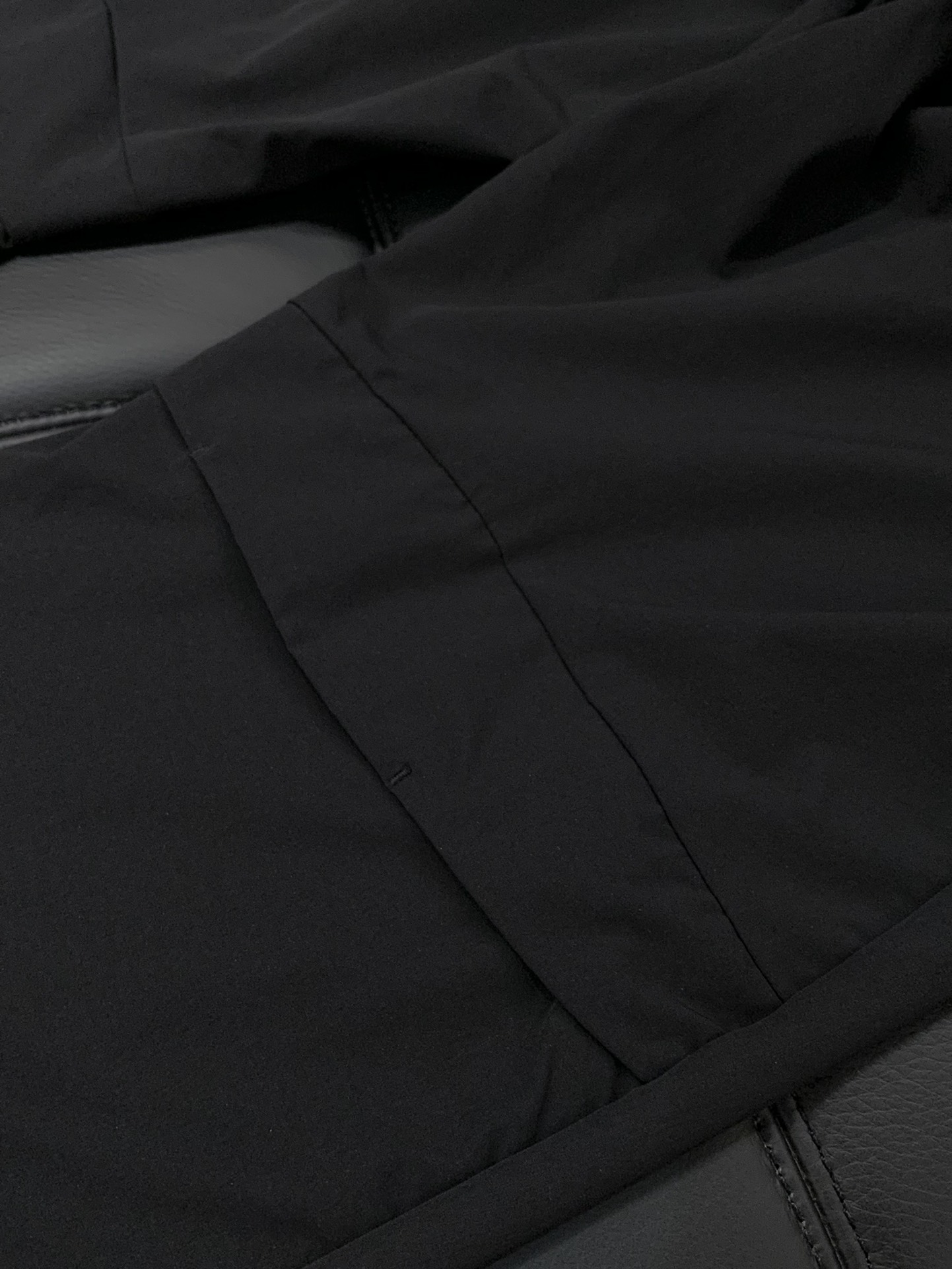 ，Y-3 山本耀司，2025秋季最新品，专柜同步有售，原单狠货，时尚休闲裤，进口原版面料，舒适度极佳，经