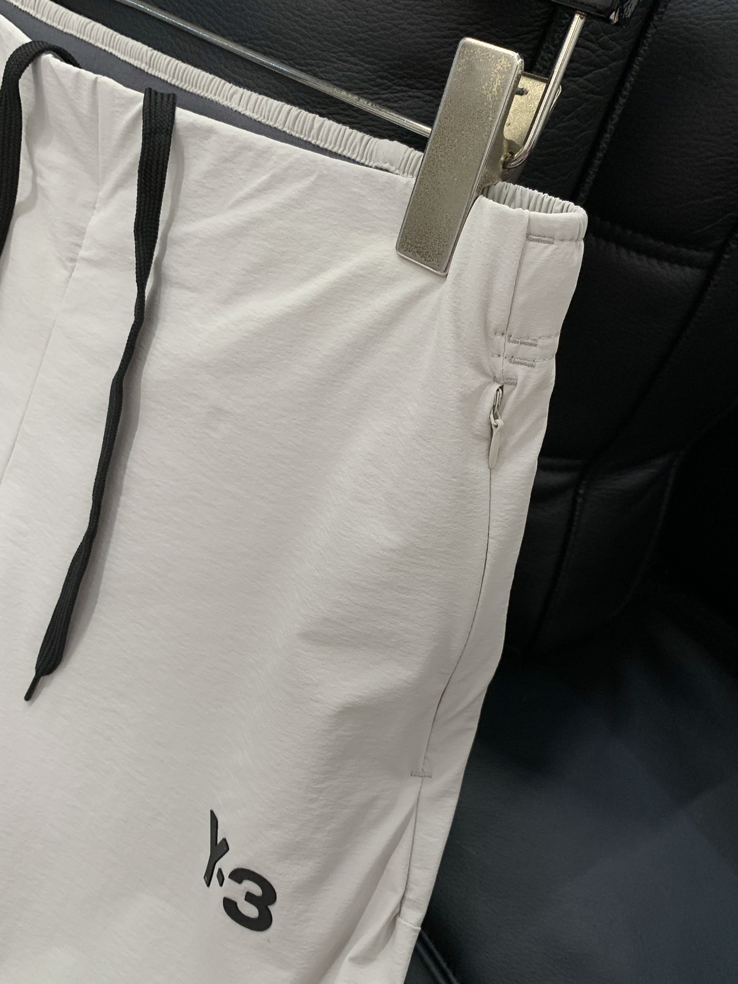 ，Y-3 山本耀司，2025秋季最新品，专柜同步有售，原单狠货，时尚休闲裤，进口原版面料，舒适度极佳，经