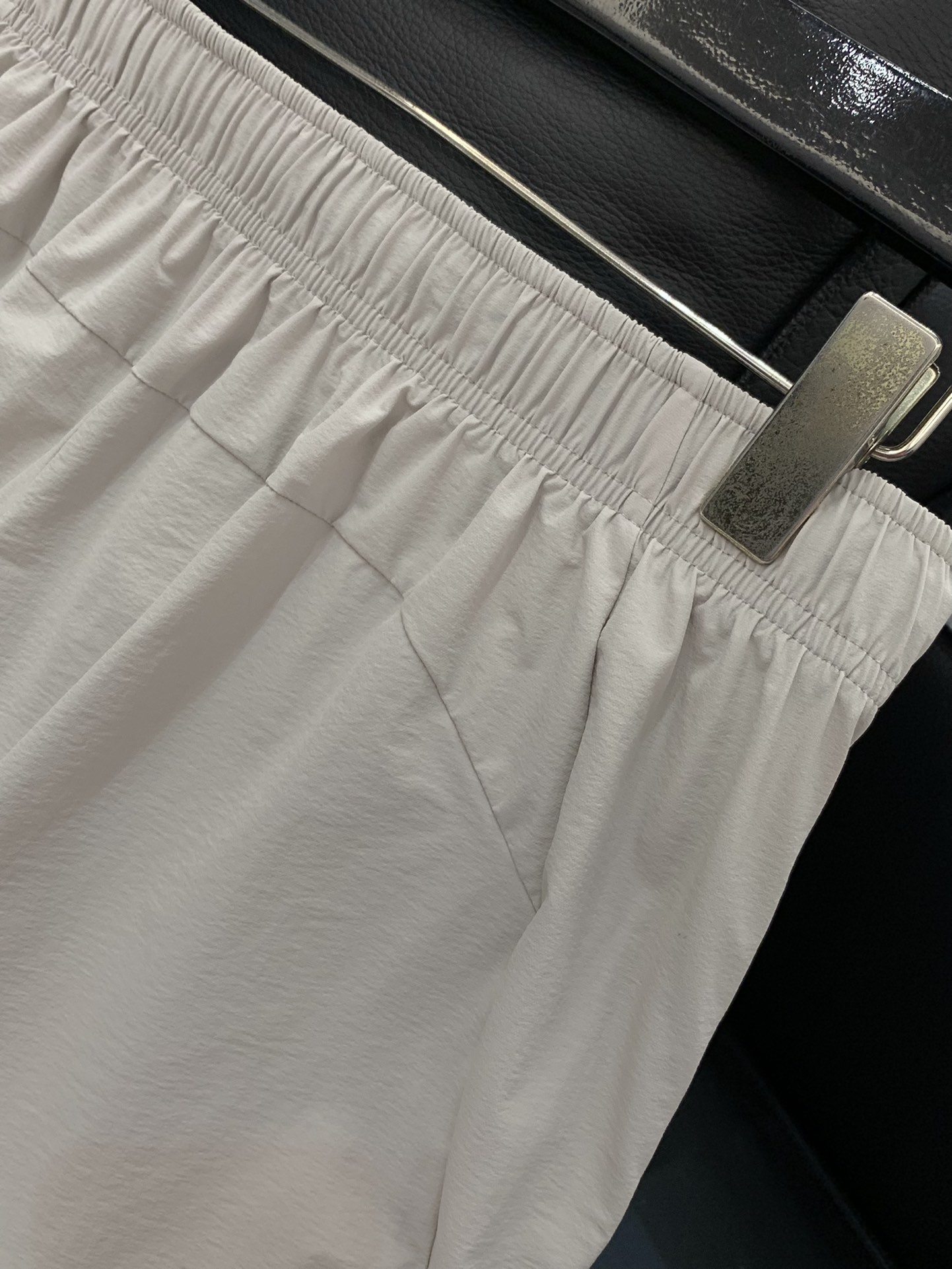 ，Y-3 山本耀司，2025秋季最新品，专柜同步有售，原单狠货，时尚休闲裤，进口原版面料，舒适度极佳，经