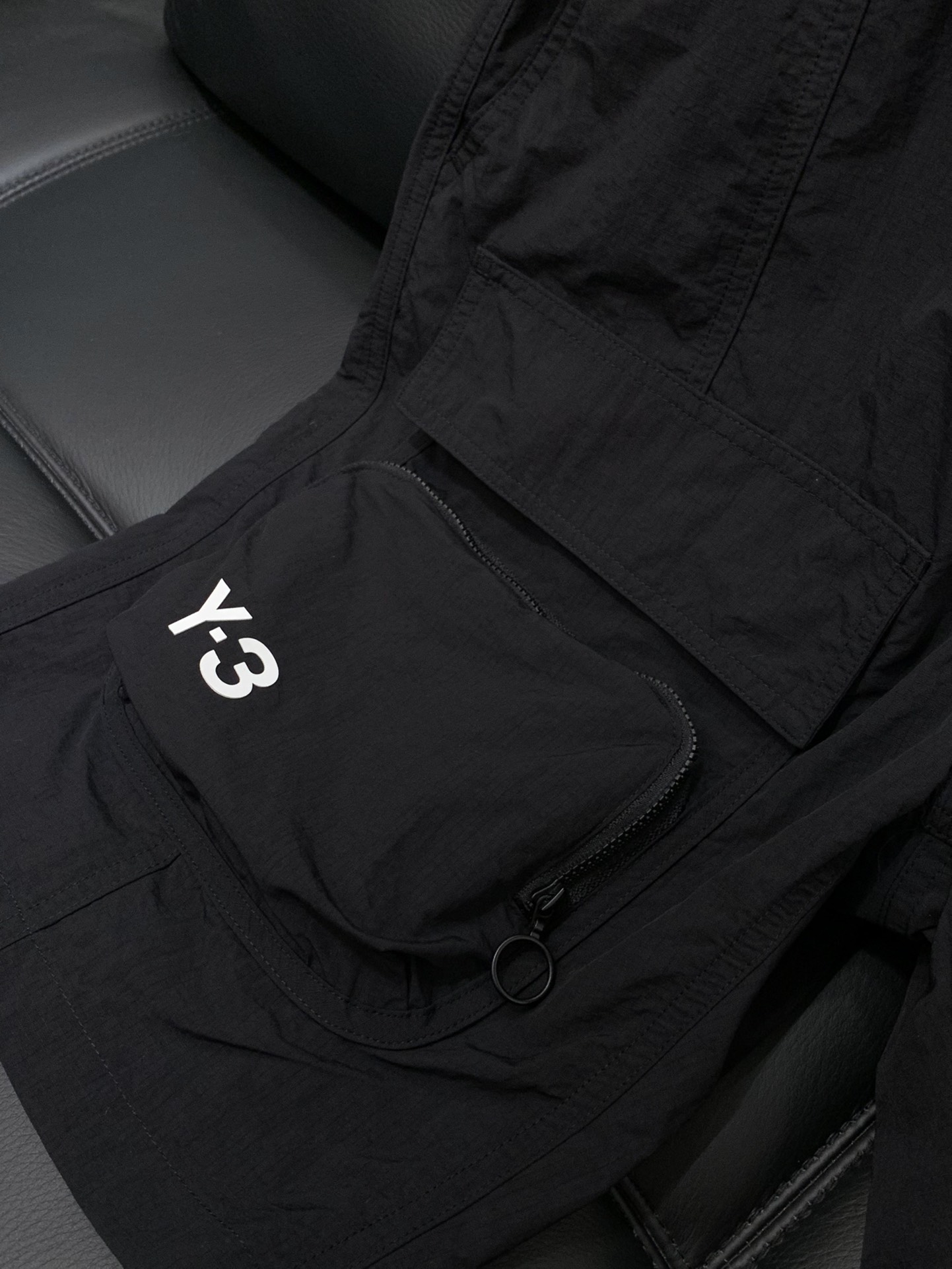 ，Y-3 山本耀司，2025夏季最新品，专柜同步有售，原单狠货，时尚休闲短裤，进口原版面料，舒适度极佳，