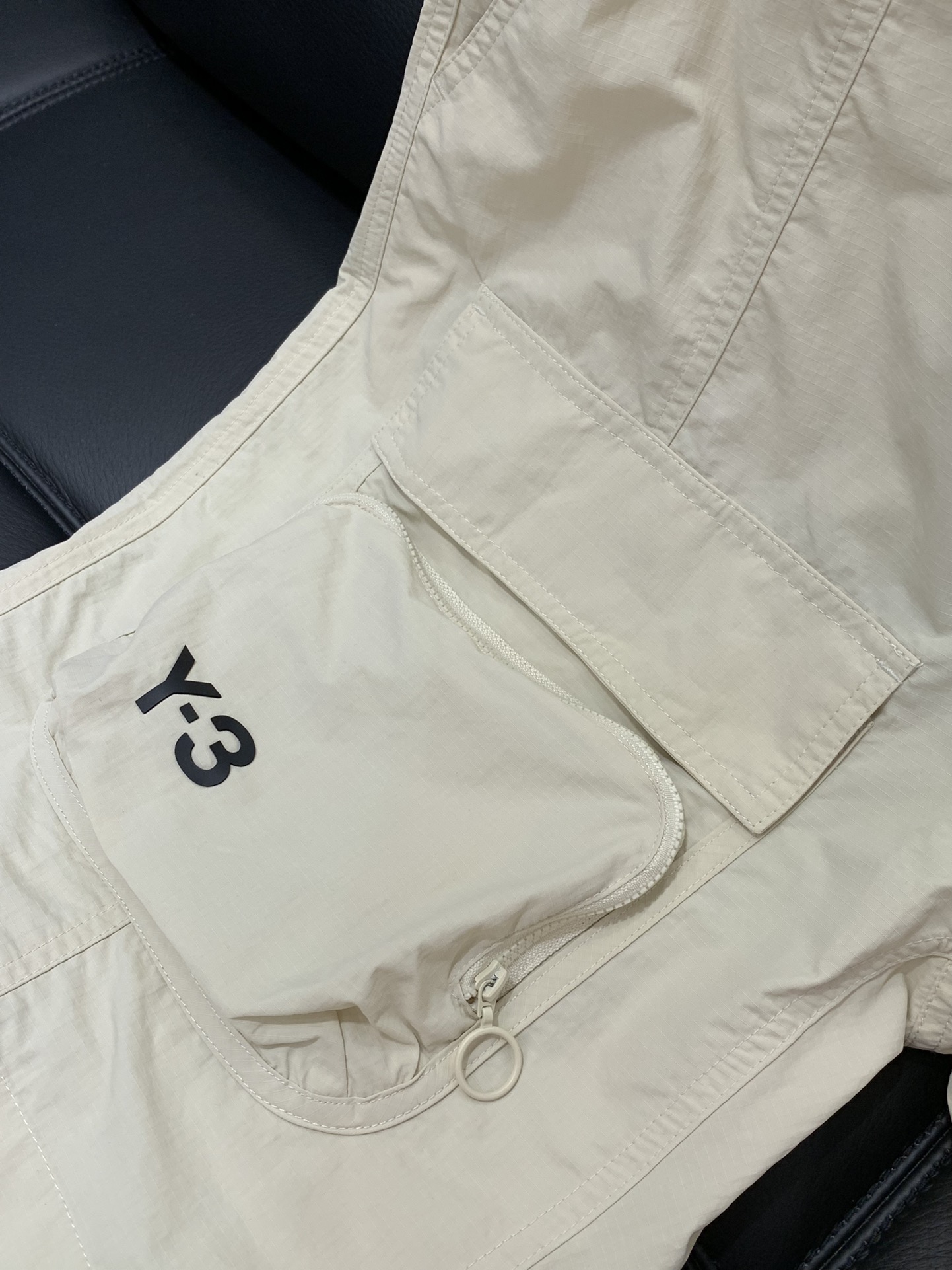 ，Y-3 山本耀司，2025夏季最新品，专柜同步有售，原单狠货，时尚休闲短裤，进口原版面料，舒适度极佳，