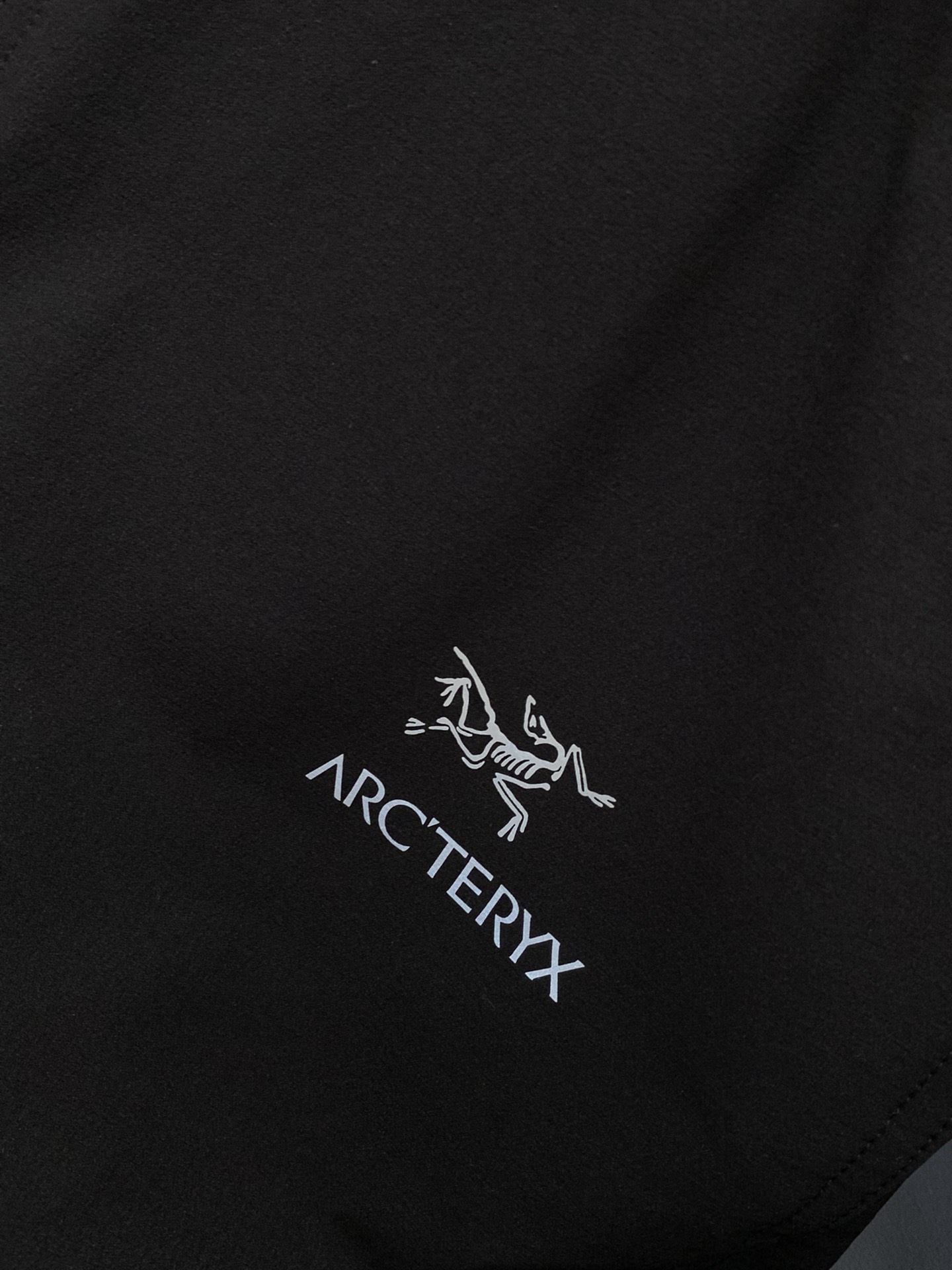 ，ARCTERYX 始祖鸟，2025夏季新品，时尚休闲短裤，专柜同步有售，原单狠货，采用进口原版面料，顶