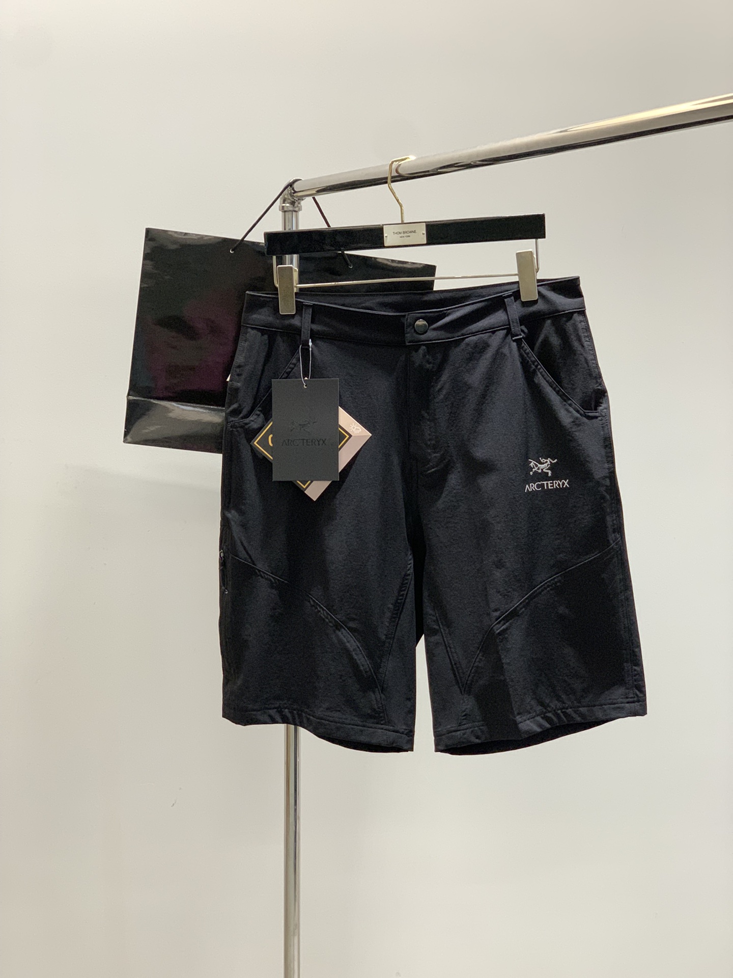 ，ARCTERYX 始祖鸟，2025夏季新品，时尚休闲短裤，专柜同步有售，原单狠货，采用进口原版面料，顶
