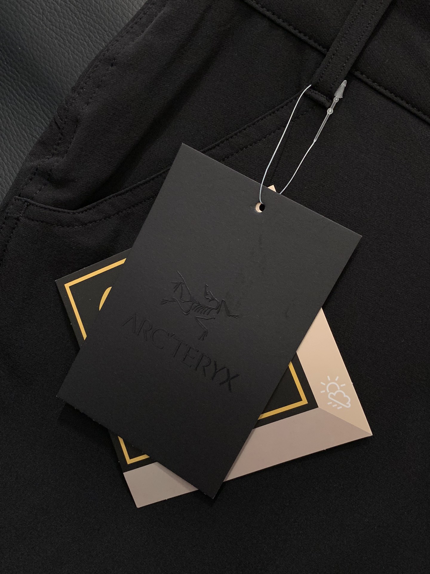 ，ARCTERYX 始祖鸟，2025夏季新品，时尚休闲短裤，专柜同步有售，原单狠货，采用进口原版面料，顶