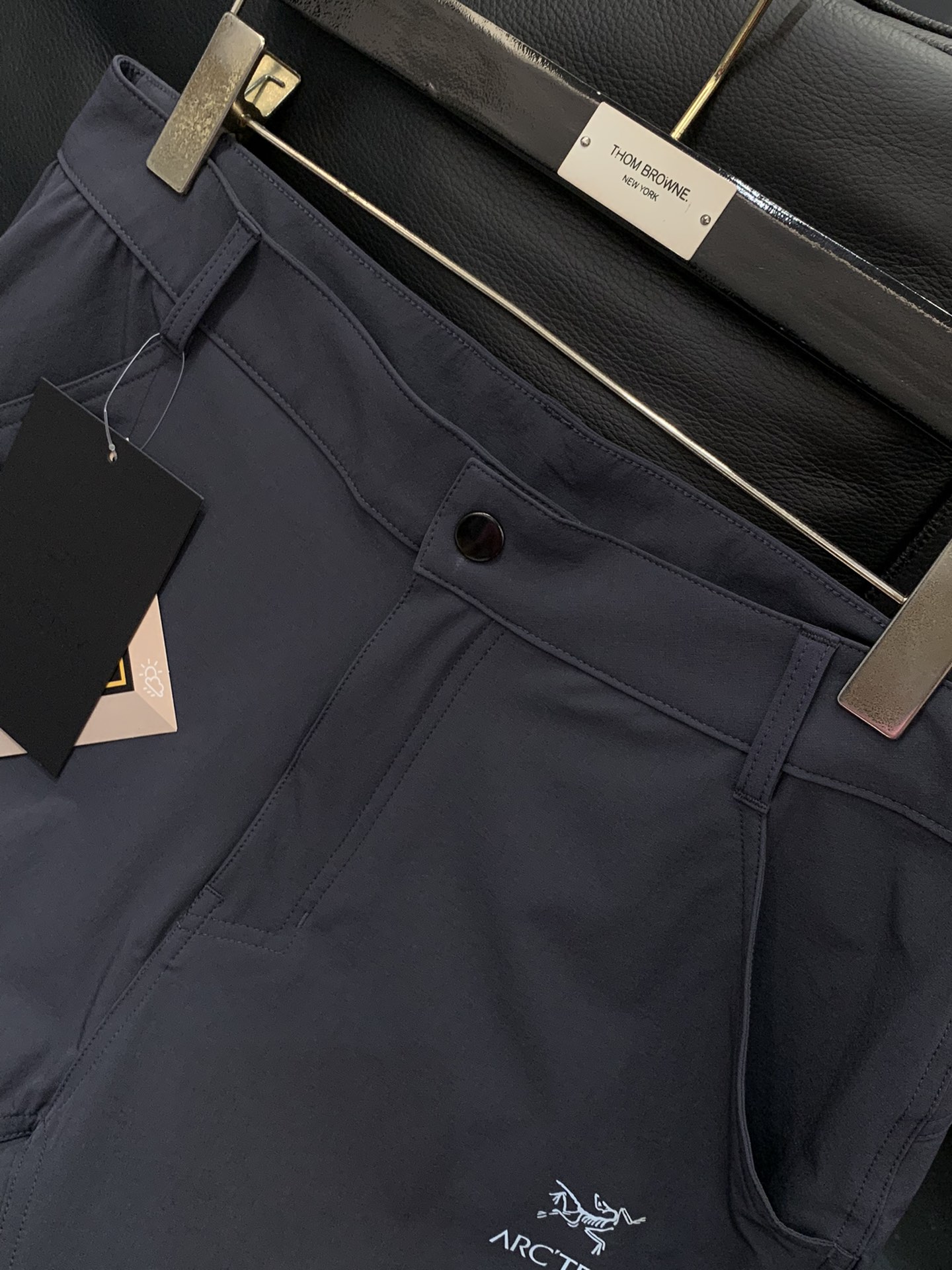 ，ARCTERYX 始祖鸟，2025夏季新品，时尚休闲短裤，专柜同步有售，原单狠货，采用进口原版面料，顶