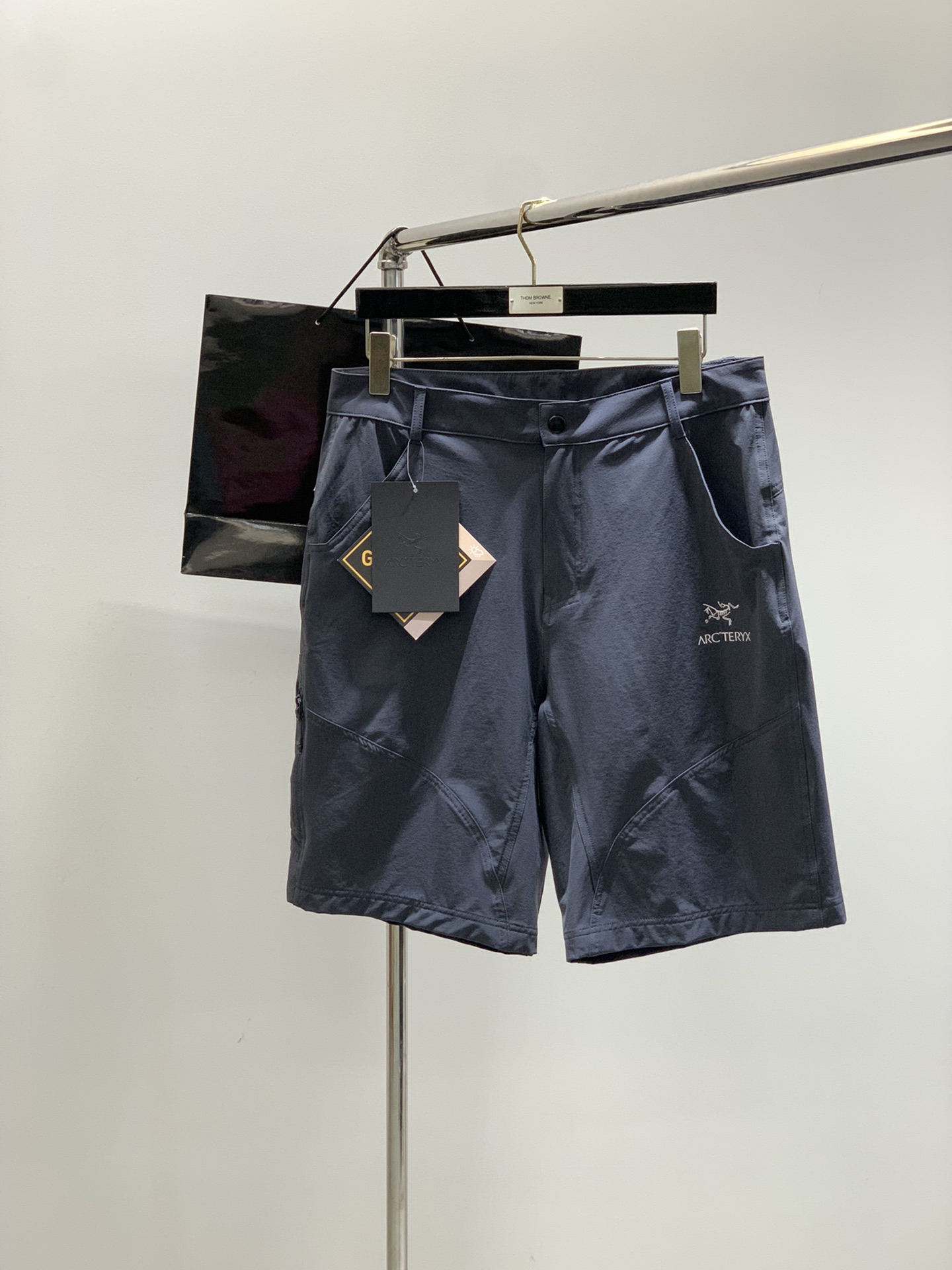 ，ARCTERYX 始祖鸟，2025夏季新品，时尚休闲短裤，专柜同步有售，原单狠货，采用进口原版面料，顶