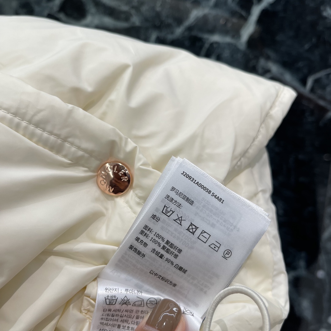 
蒙口 25早秋新款 可拆卸连帽立领羽绒马甲 白鹅绒填充内里整件轻薄保暖修身马甲时髦不显臃肿立领十可拆卸