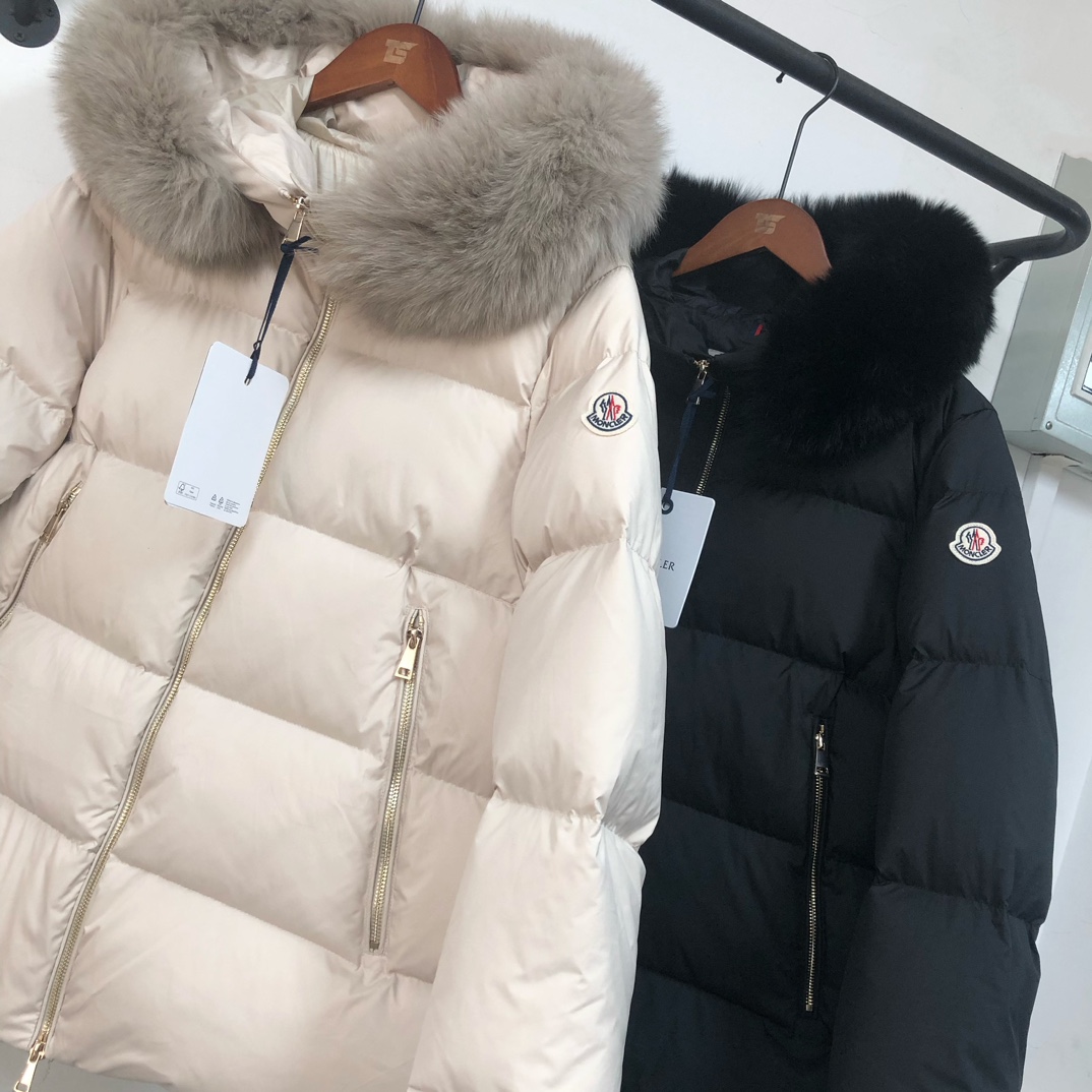 🆕Moncler 盟可睐Laichefur女士短款羽绒连帽狐狸毛领A版娃娃款羽绒服～官网专柜同步款，超轻