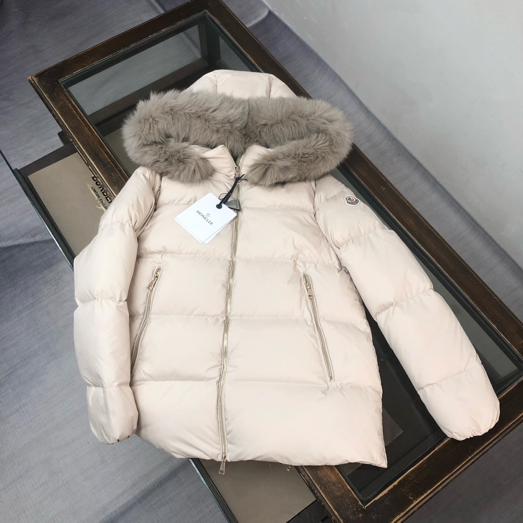 🆕Moncler 盟可睐Laichefur女士短款羽绒连帽狐狸毛领A版娃娃款羽绒服～官网专柜同步款，超轻
