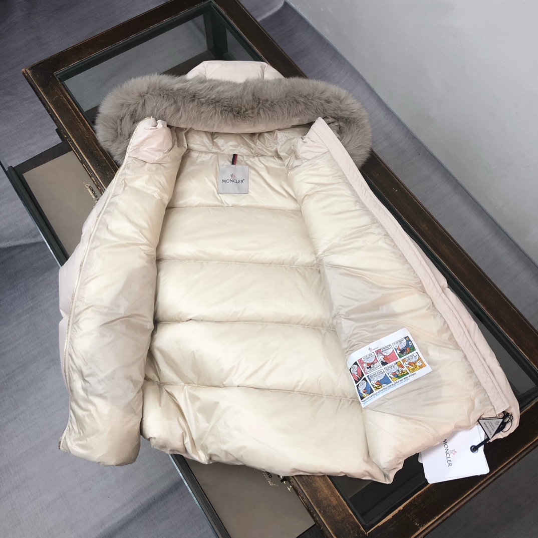 🆕Moncler 盟可睐Laichefur女士短款羽绒连帽狐狸毛领A版娃娃款羽绒服～官网专柜同步款，超轻