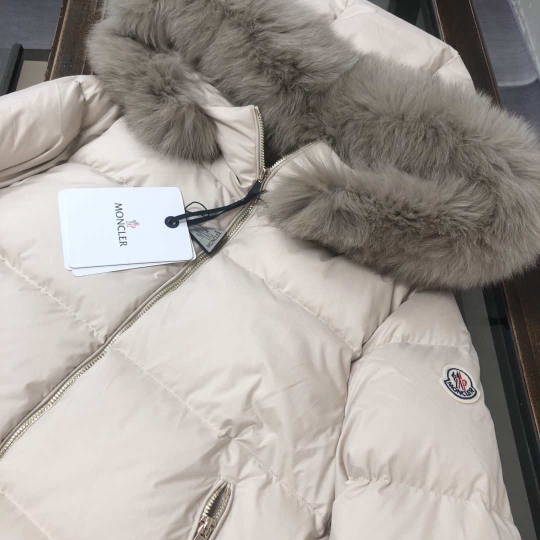 🆕Moncler 盟可睐Laichefur女士短款羽绒连帽狐狸毛领A版娃娃款羽绒服～官网专柜同步款，超轻