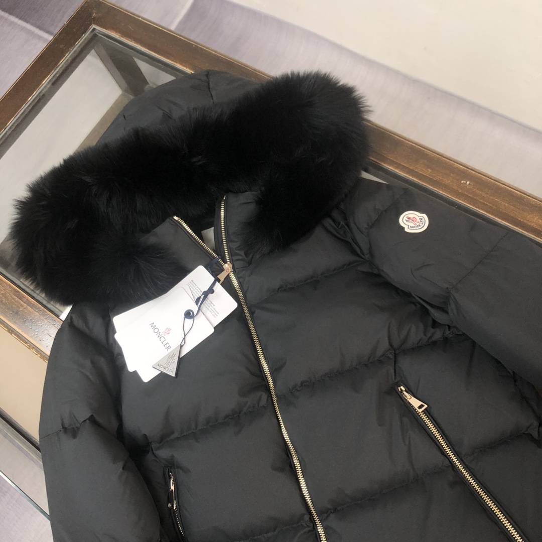 🆕Moncler 盟可睐Laichefur女士短款羽绒连帽狐狸毛领A版娃娃款羽绒服～官网专柜同步款，超轻
