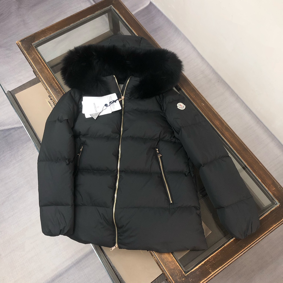 🆕Moncler 盟可睐Laichefur女士短款羽绒连帽狐狸毛领A版娃娃款羽绒服～官网专柜同步款，超轻