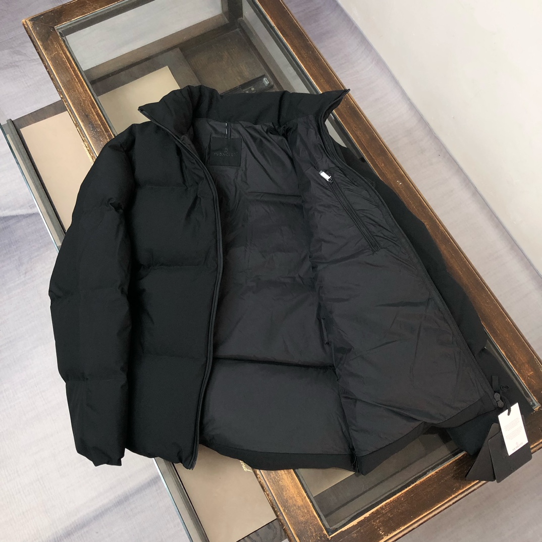 。🆕MON*CLER 蒙口 25秋冬最新男女同款立领羽绒服，专柜热卖爆款来袭！秋冬新款羽绒上新 💥炸裂新