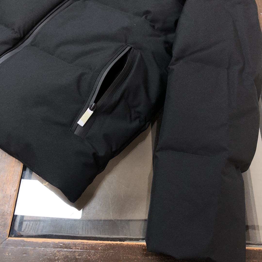 。🆕MON*CLER 蒙口 25秋冬最新男女同款立领羽绒服，专柜热卖爆款来袭！秋冬新款羽绒上新 💥炸裂新