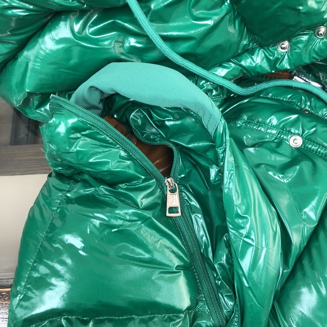 🔥MON*CLER 蒙口 Karakorum 可拆袖羽绒服 、一衣两穿设计~这款羽绒服采用光泽抗撕裂面料