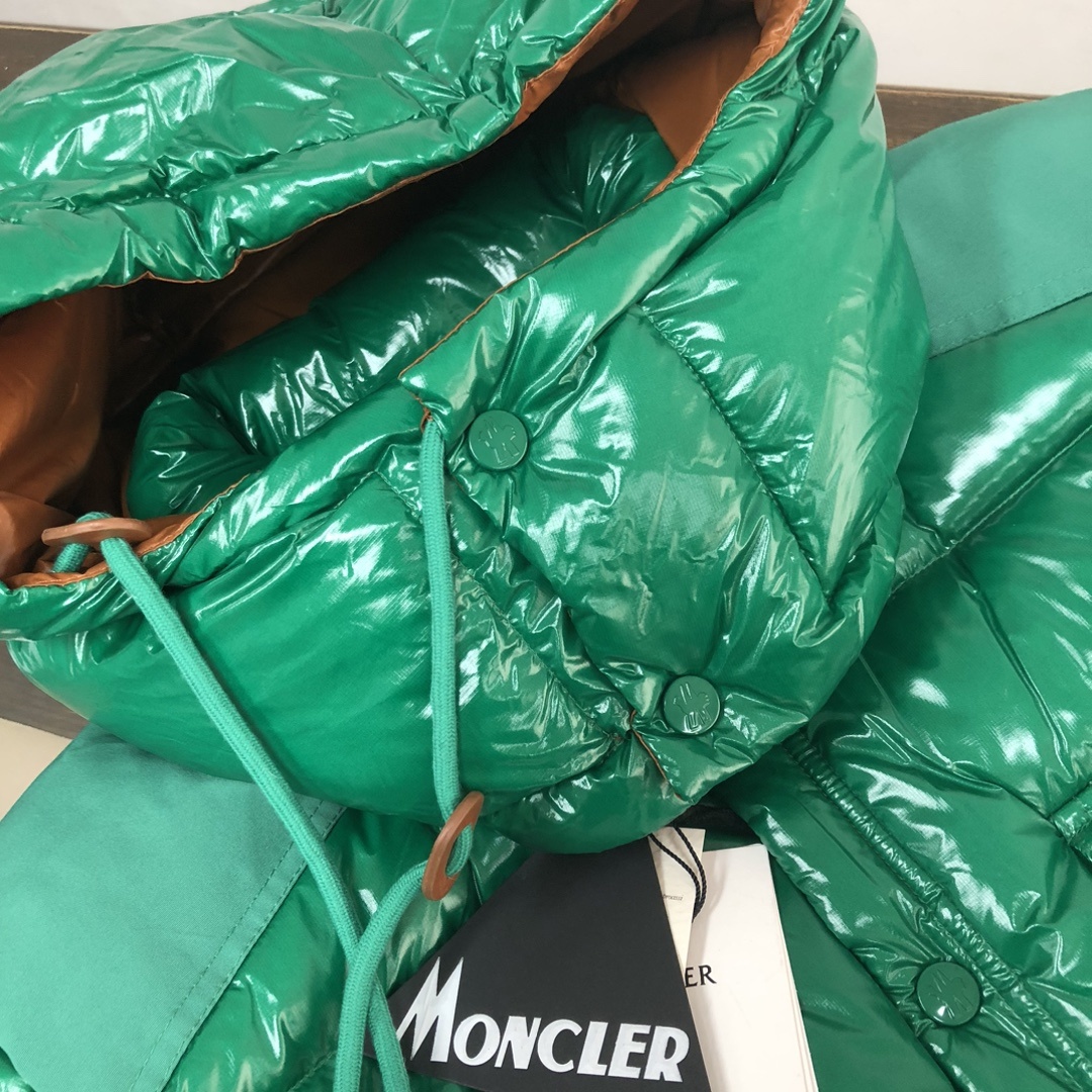 🔥MON*CLER 蒙口 Karakorum 可拆袖羽绒服 、一衣两穿设计~这款羽绒服采用光泽抗撕裂面料
