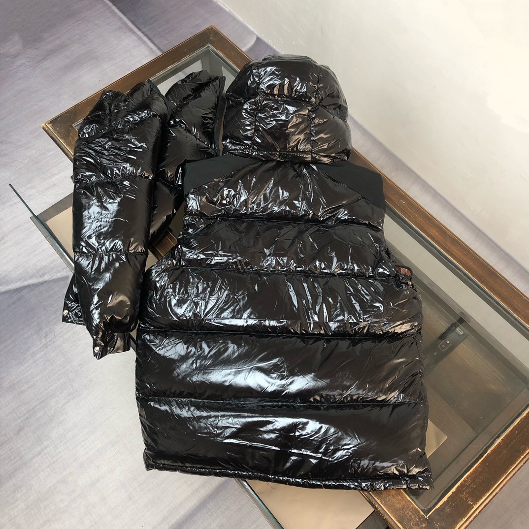 🔥MON*CLER 蒙口 Karakorum 可拆袖羽绒服 、一衣两穿设计~这款羽绒服采用光泽抗撕裂面料