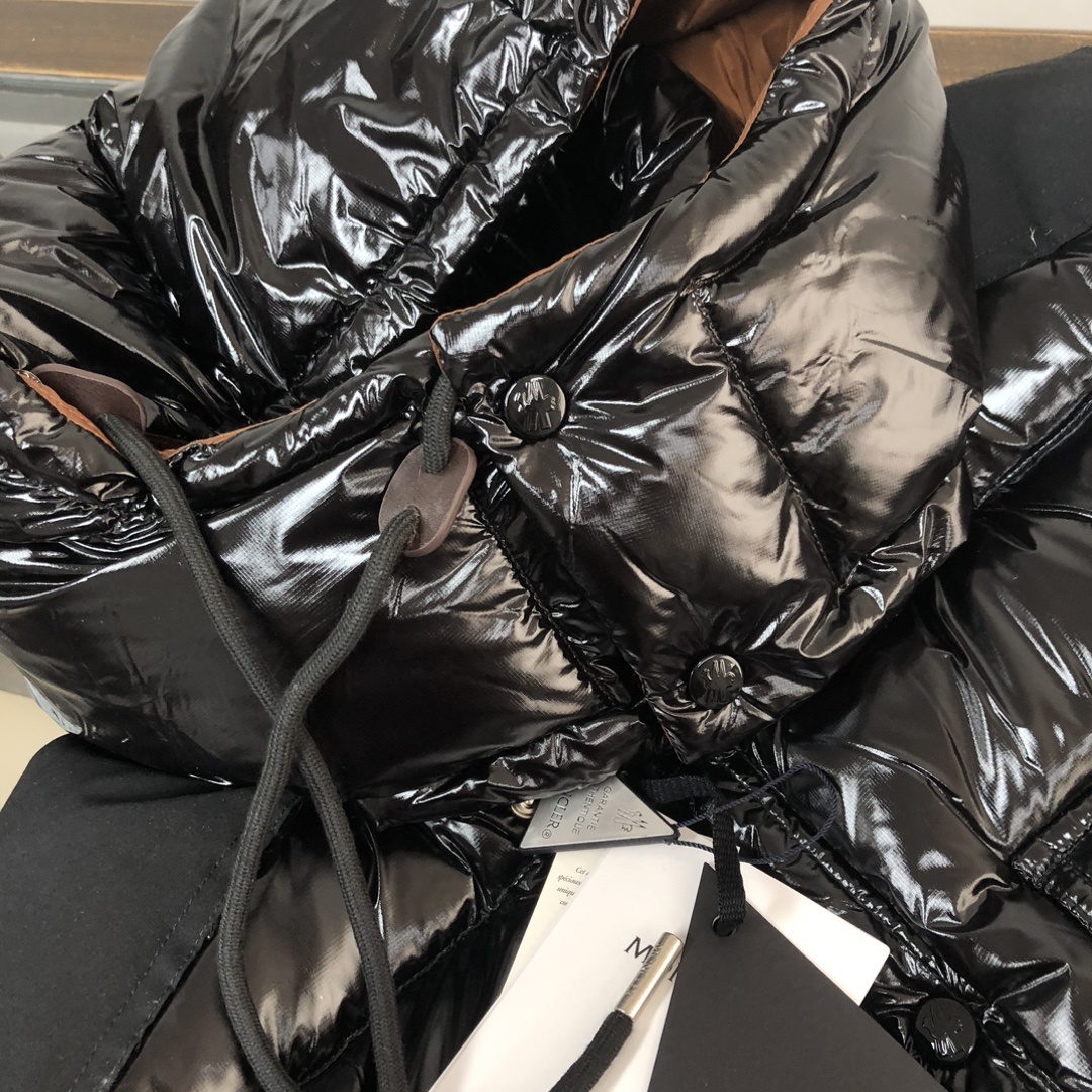 🔥MON*CLER 蒙口 Karakorum 可拆袖羽绒服 、一衣两穿设计~这款羽绒服采用光泽抗撕裂面料