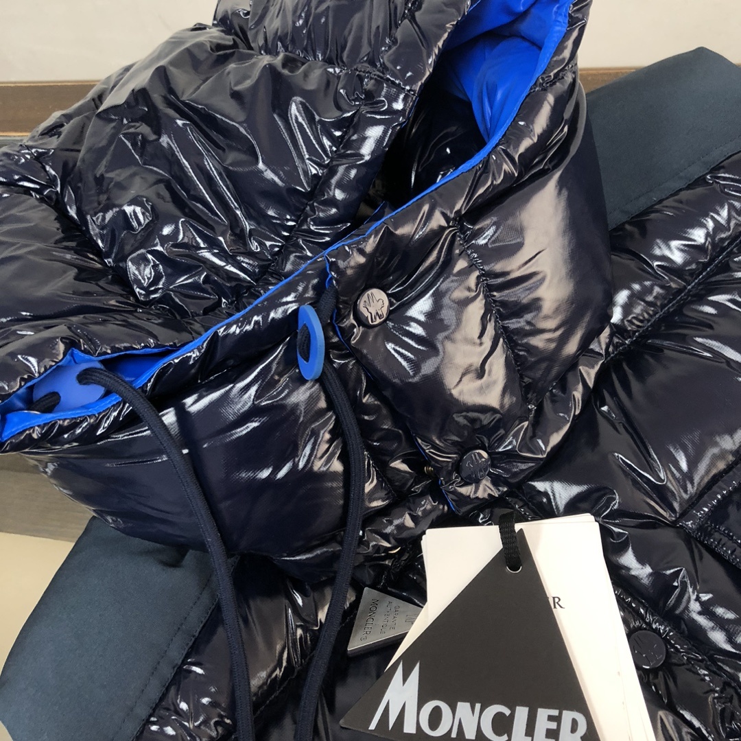 🔥MON*CLER 蒙口 Karakorum 可拆袖羽绒服 、一衣两穿设计~这款羽绒服采用光泽抗撕裂面料