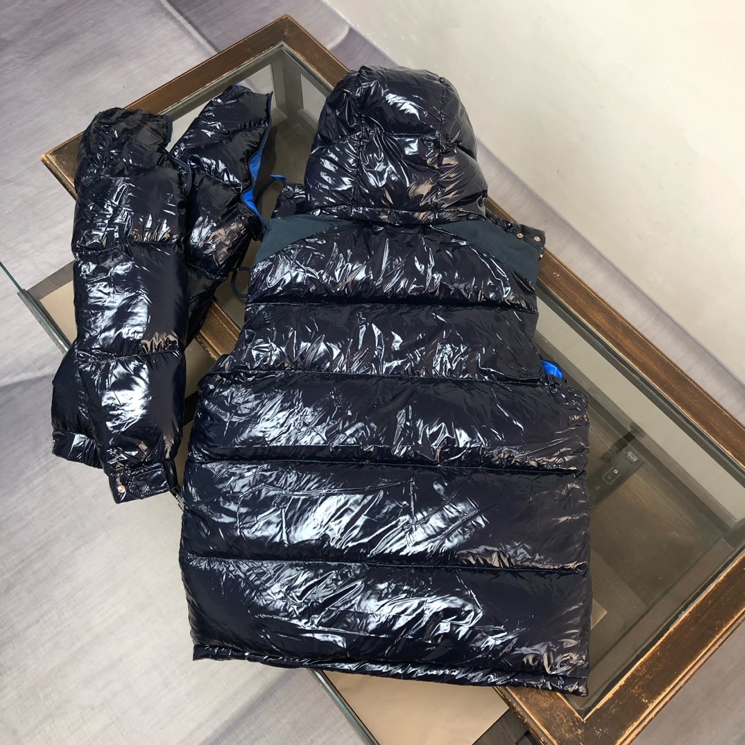 🔥MON*CLER 蒙口 Karakorum 可拆袖羽绒服 、一衣两穿设计~这款羽绒服采用光泽抗撕裂面料