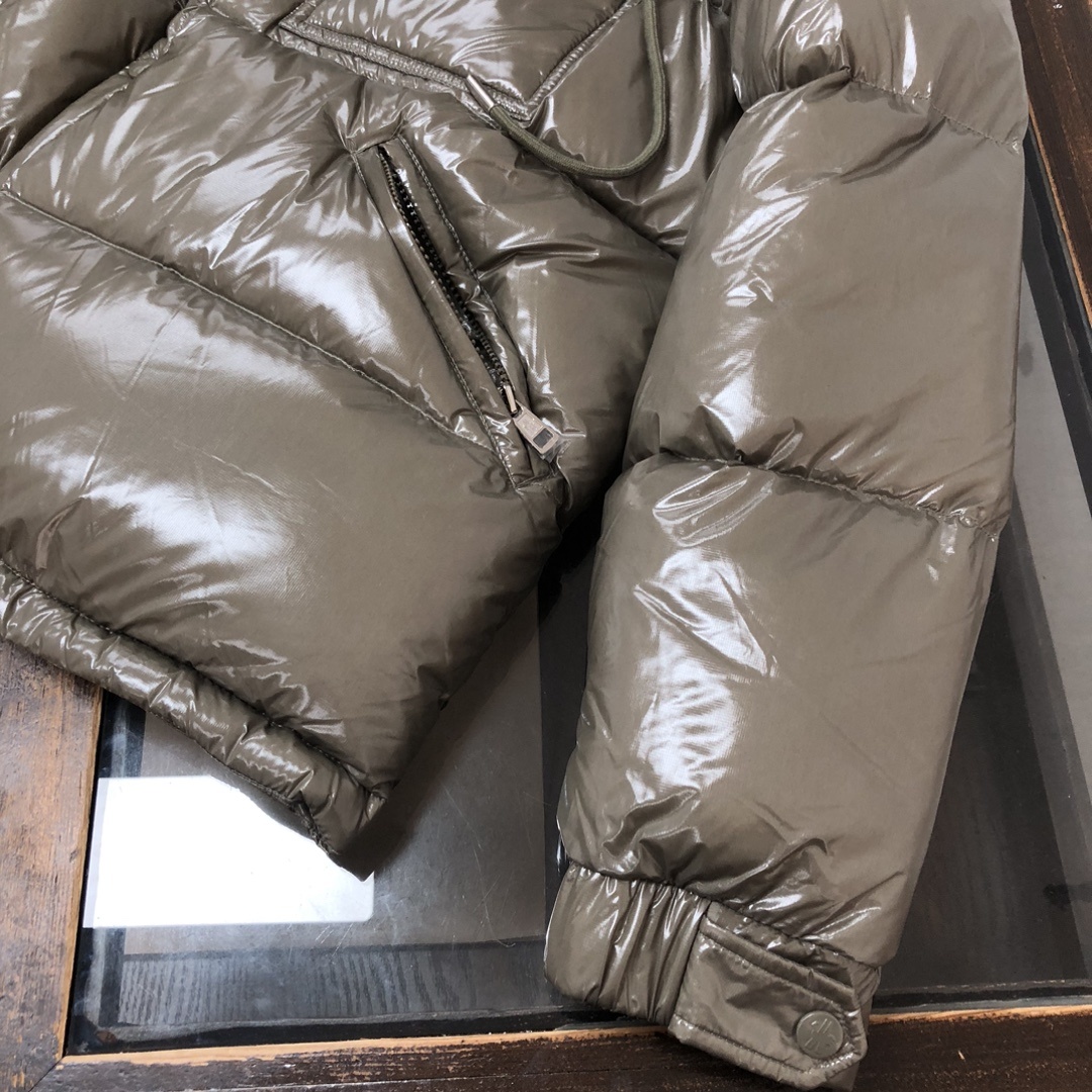 🔥MON*CLER 蒙口 Karakorum 可拆袖羽绒服 、一衣两穿设计~这款羽绒服采用光泽抗撕裂面料
