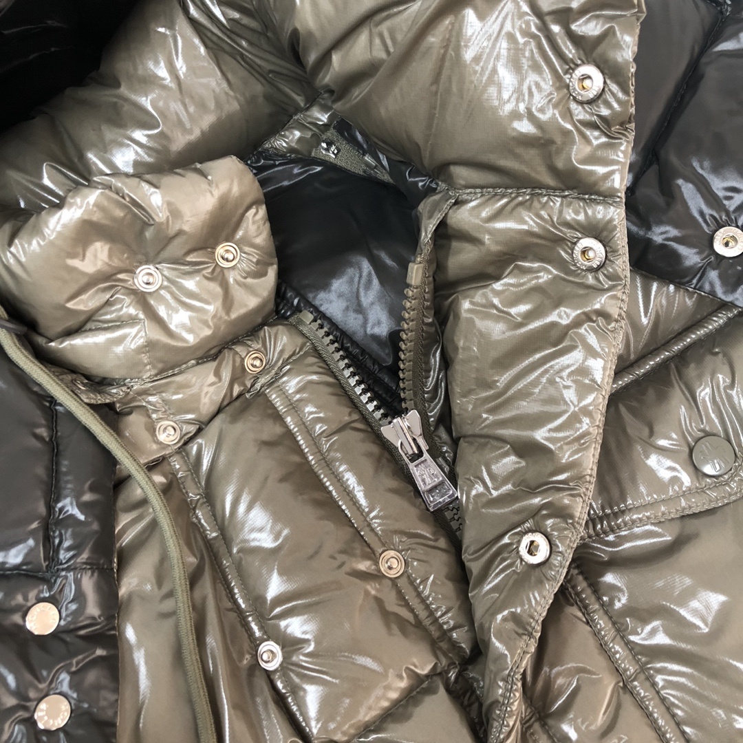 🔥MON*CLER 蒙口 Karakorum 可拆袖羽绒服 、一衣两穿设计~这款羽绒服采用光泽抗撕裂面料