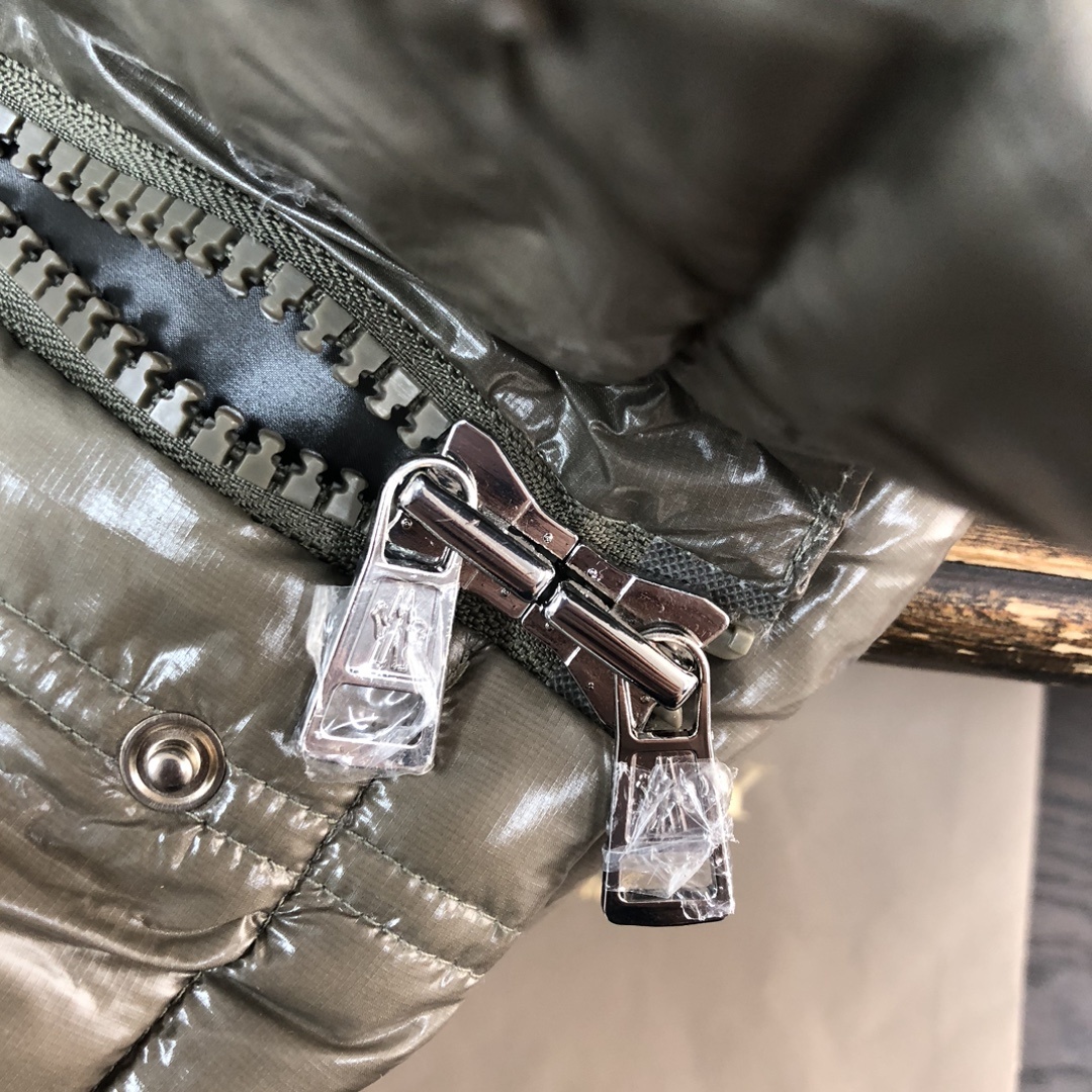 🔥MON*CLER 蒙口 Karakorum 可拆袖羽绒服 、一衣两穿设计~这款羽绒服采用光泽抗撕裂面料