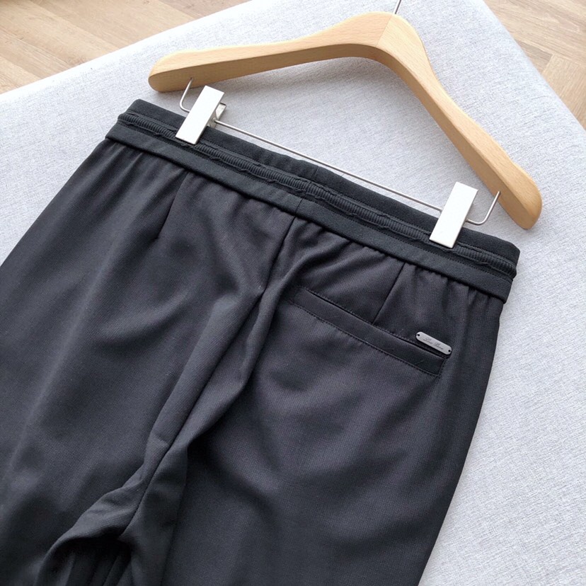 Loro Piana 诺悠翩雅lP🆕 后口袋兜金属铭标款~男士亚麻松紧腰透气休闲裤 老钱风高奢品控，lP