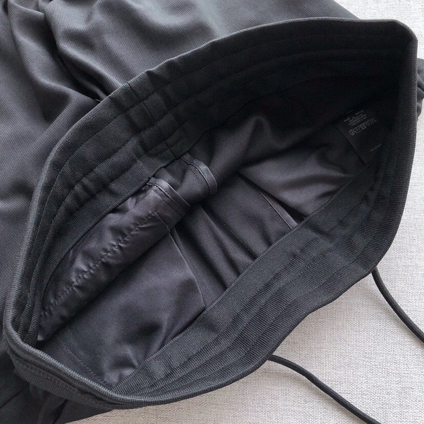 Loro Piana 诺悠翩雅lP🆕 后口袋兜金属铭标款~男士亚麻松紧腰透气休闲裤 老钱风高奢品控，lP