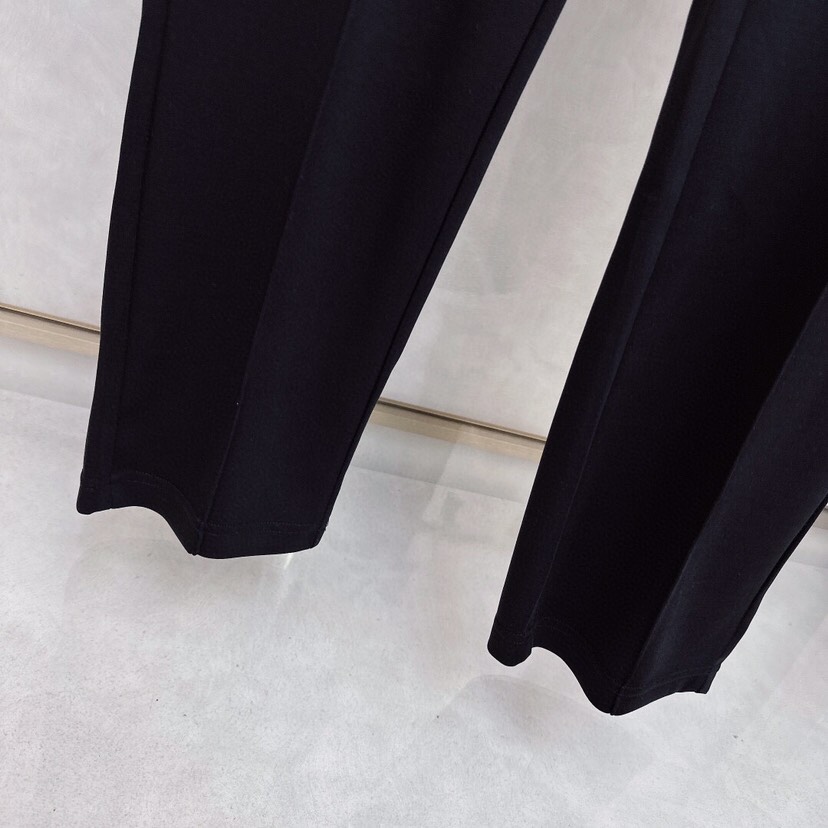 Ermenegildo Zegna 杰尼亚2025四季款新款休闲裤！官网同步发售。品牌经典LOGO休闲裤