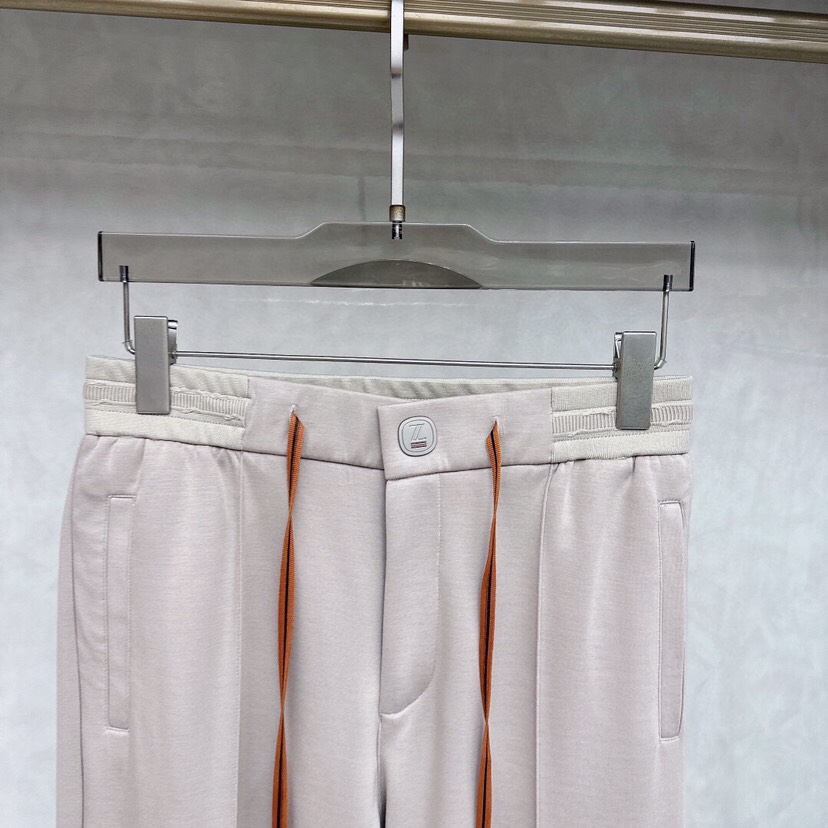 Ermenegildo Zegna 杰尼亚2025四季款新款休闲裤！官网同步发售。品牌经典LOGO休闲裤