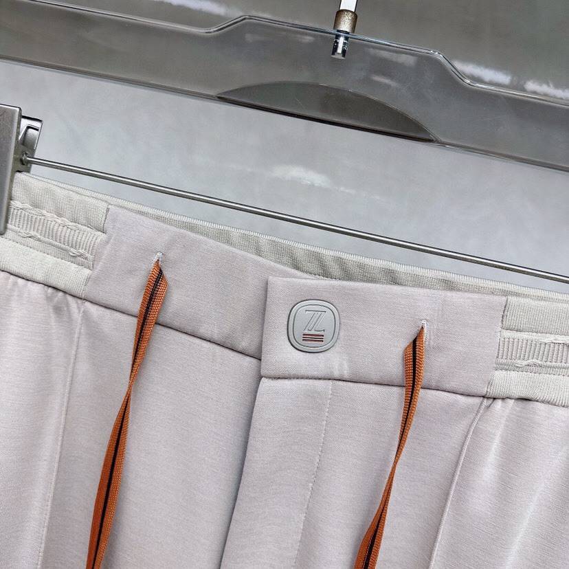 Ermenegildo Zegna 杰尼亚2025四季款新款休闲裤！官网同步发售。品牌经典LOGO休闲裤