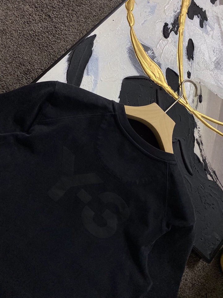 Y-3 山本耀司春夏/SS 主推仿旧水洗褪色短袖圆领T恤，定制贵柜品质巴黎百分棉260克长绒棉面料，后幅