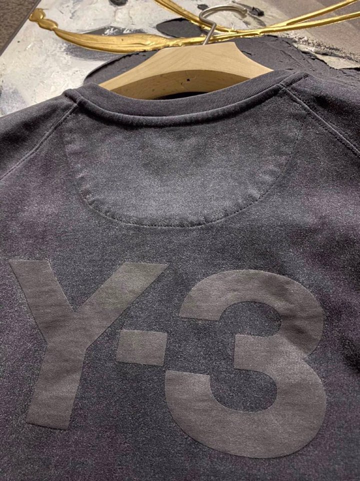 Y-3 山本耀司春夏/SS 主推仿旧水洗褪色短袖圆领T恤，定制贵柜品质巴黎百分棉260克长绒棉面料，后幅