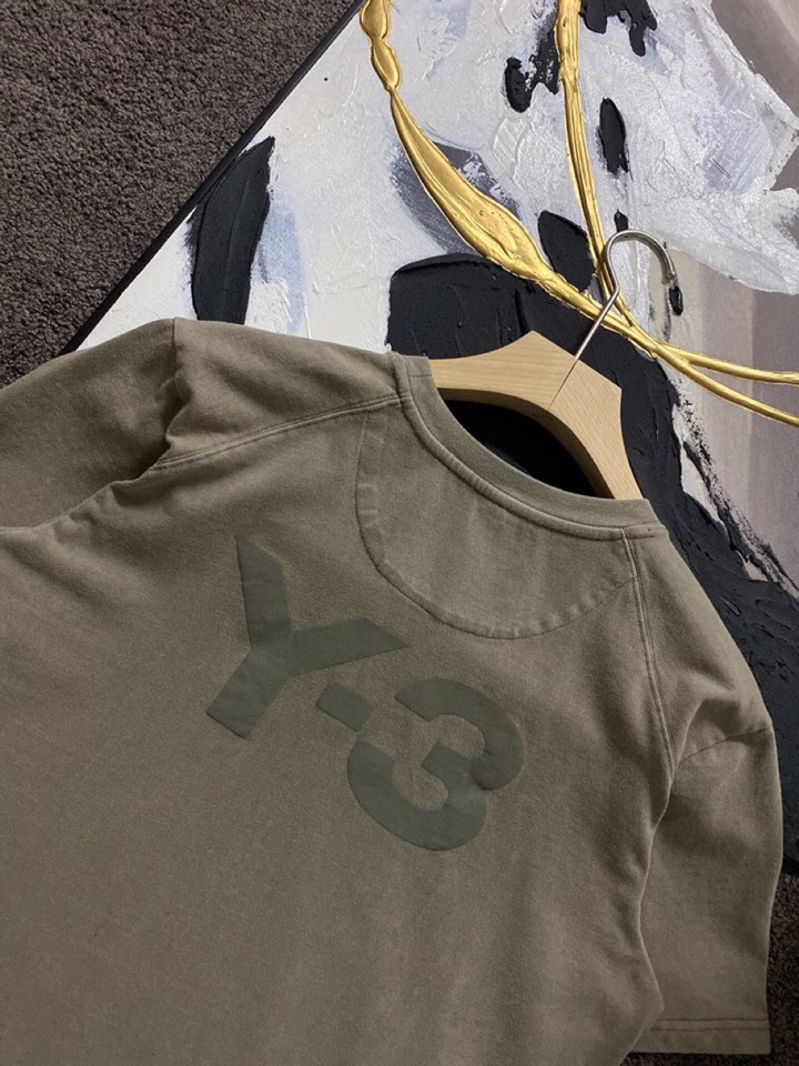 Y-3 山本耀司春夏/SS 主推仿旧水洗褪色短袖圆领T恤，定制贵柜品质巴黎百分棉260克长绒棉面料，后幅