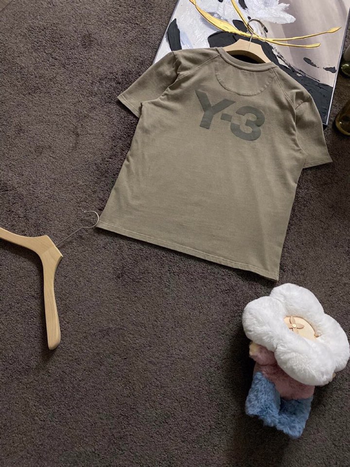 Y-3 山本耀司春夏/SS 主推仿旧水洗褪色短袖圆领T恤，定制贵柜品质巴黎百分棉260克长绒棉面料，后幅