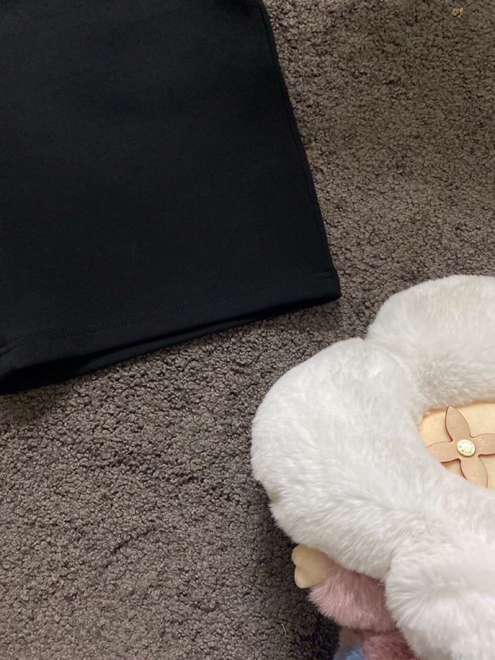 Prada 普拉达春夏经典版三角章仔标志短裤，定制柜级面料，有挺度又舒适，透气凉爽，表袋处经典三角标识章