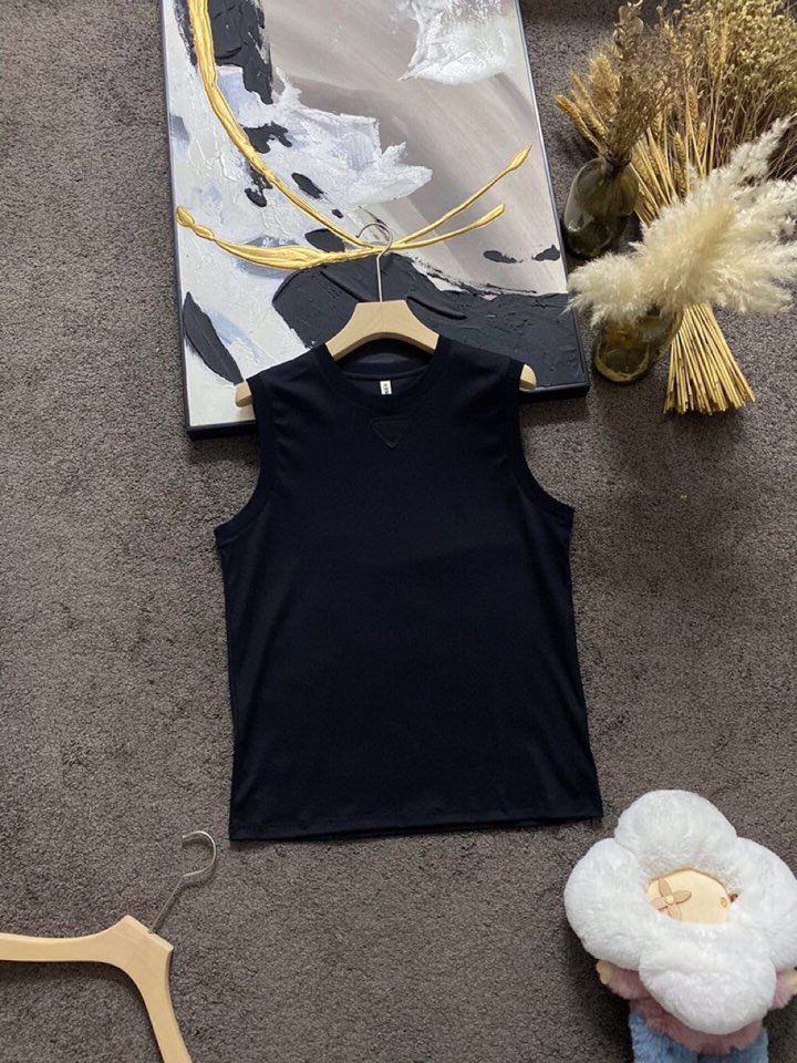Prada 普拉达春夏经典版三角章仔标志背心T恤，定制柜级面料，丝般爽滑，透气凉爽，前胸经典三角标识章仔