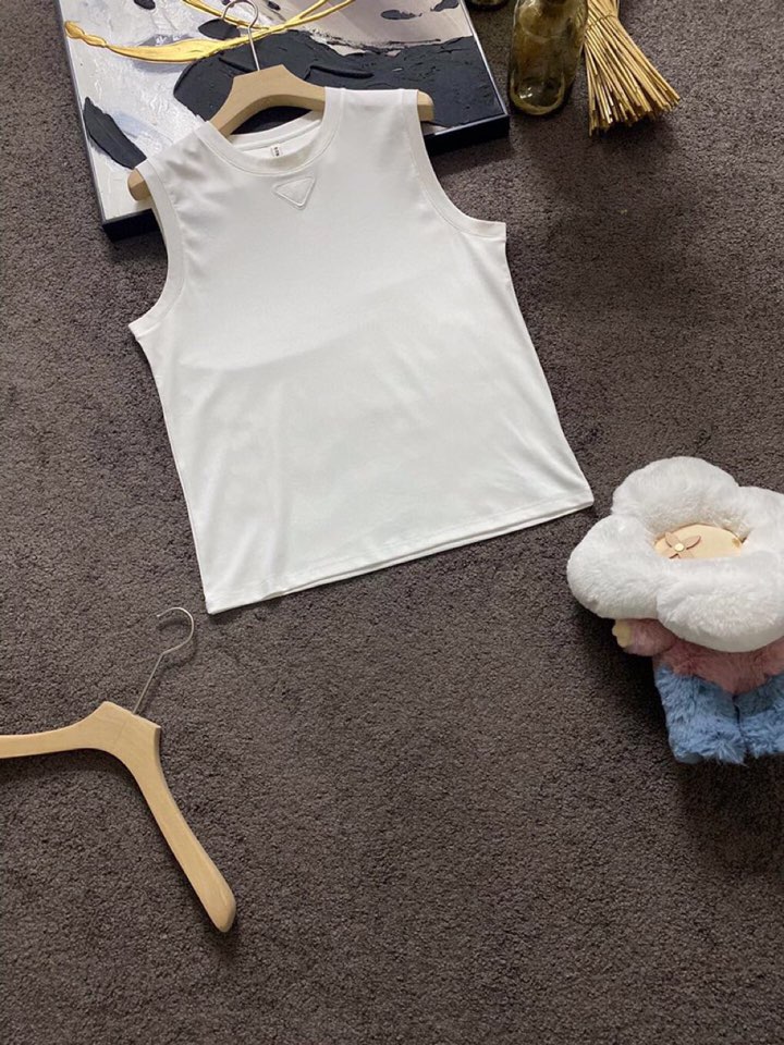 Prada 普拉达春夏经典版三角章仔标志背心T恤，定制柜级面料，丝般爽滑，透气凉爽，前胸经典三角标识章仔