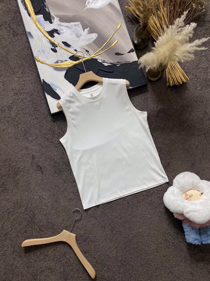 Prada 普拉达春夏经典版三角章仔标志背心T恤，定制柜级面料，丝般爽滑，透气凉爽，前胸经典三角标识章仔