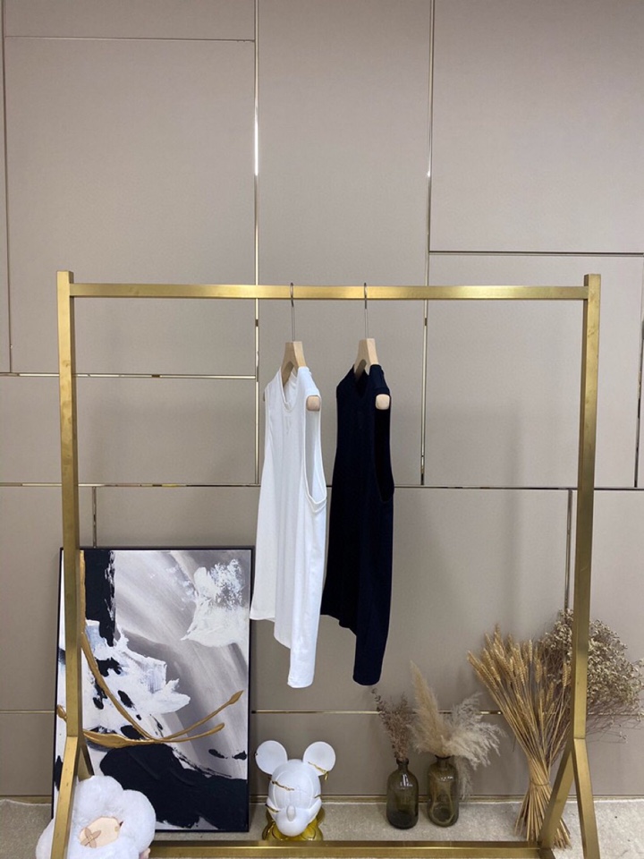 Prada 普拉达春夏经典版三角章仔标志背心T恤，定制柜级面料，丝般爽滑，透气凉爽，前胸经典三角标识章仔