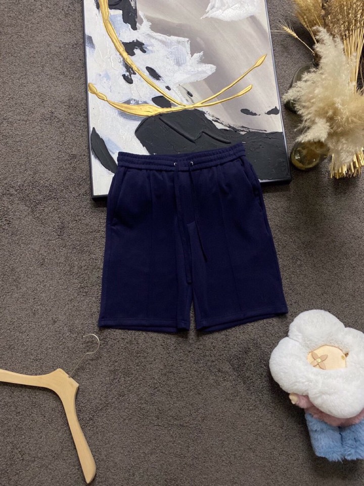 Loro Piana 诺悠翩雅lP🆕 春夏SS最新莱赛尔短裤，Joetsu短裤洋溢轻松闲适的气息，尽显笃