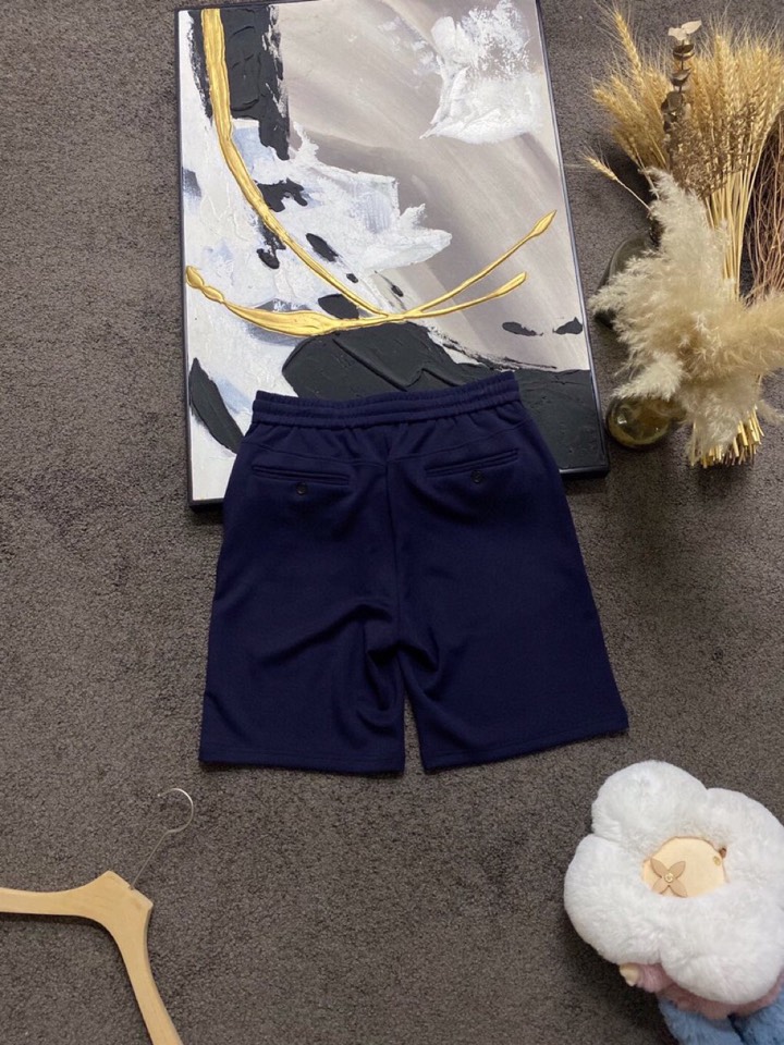 Loro Piana 诺悠翩雅lP🆕 春夏SS最新莱赛尔短裤，Joetsu短裤洋溢轻松闲适的气息，尽显笃
