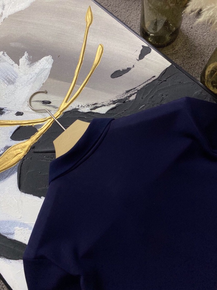 Loro Piana 诺悠翩雅L/SS最新莱赛尔天丝短袖翻领T恤Polo衫，这款短袖T恤以意大利古里亚海